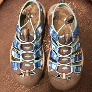 Waterproof hiking sandals